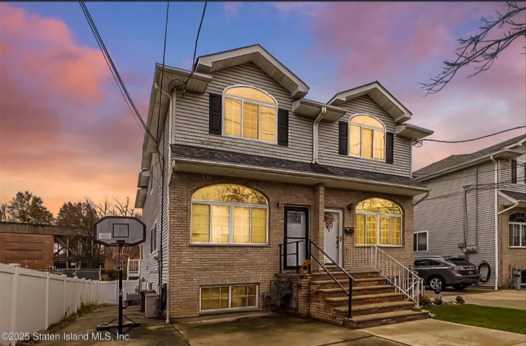 BEAUTIFULLY MAINTAINED HOMES